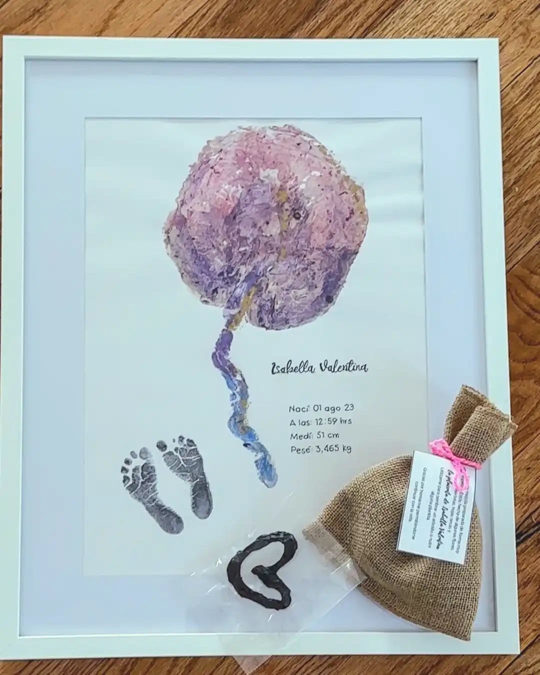 Cuadro de impresión de placenta enmarcado con los datos del bebé